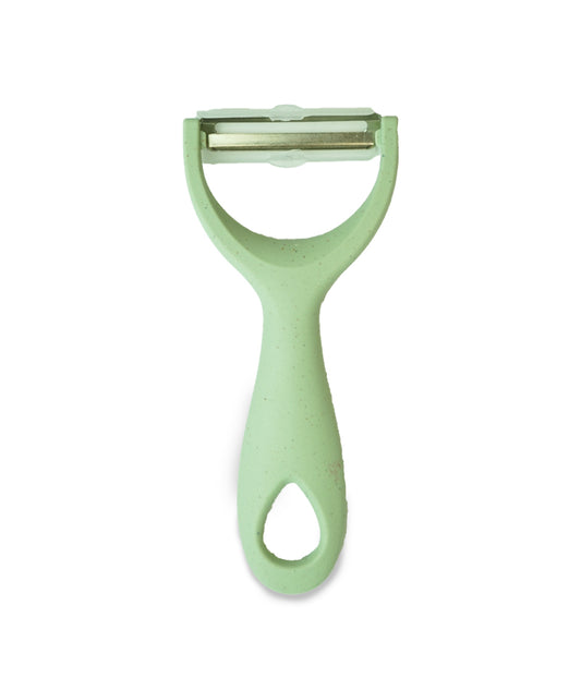 Green fruit/vegetable peeler